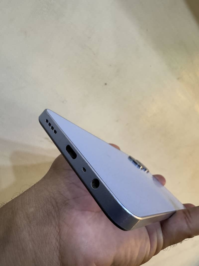 Realme Note 60 4