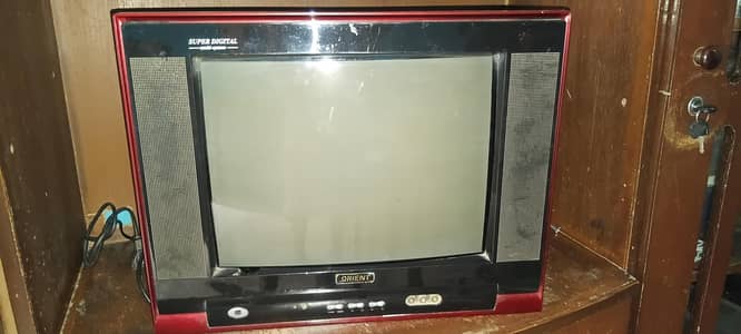 TV sahi chalta hy bus peeche seh tuta hua hy lekin sahi chalta