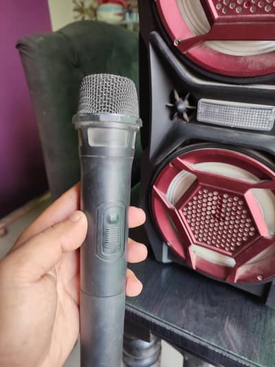 outdoor Bluetooth speaker with wireless mic with box