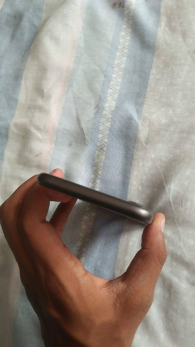 Apple iPhone 8 1