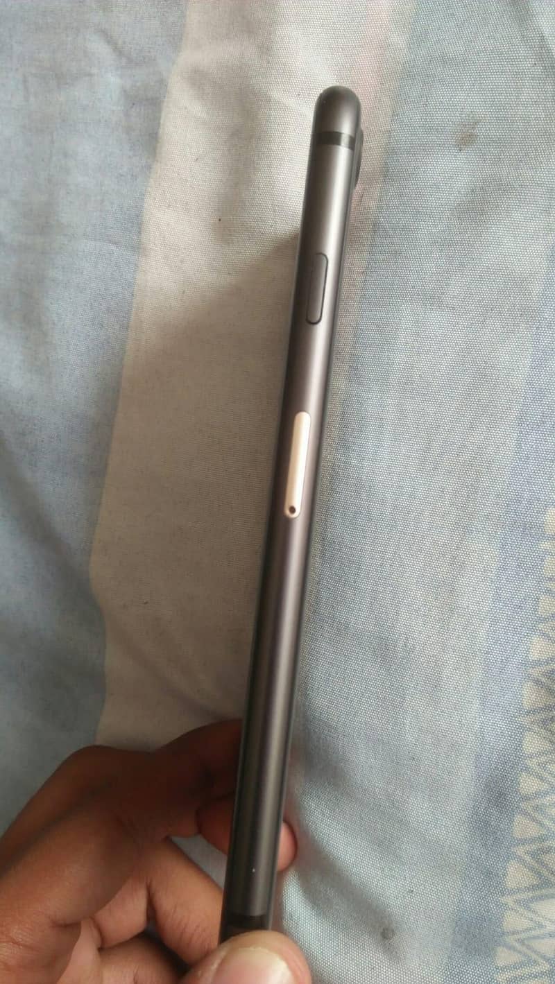 Apple iPhone 8 3