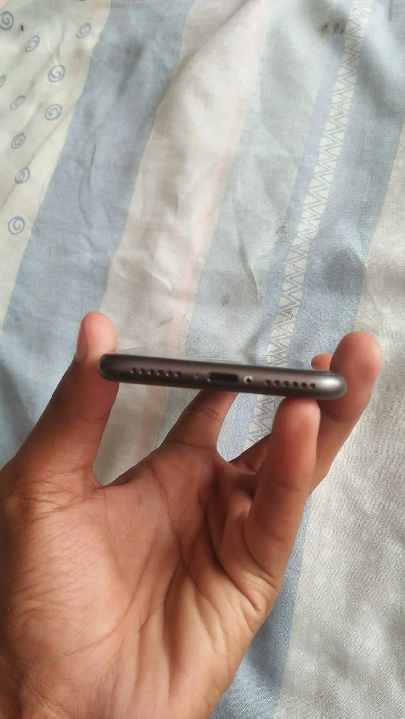 Apple iPhone 8 4