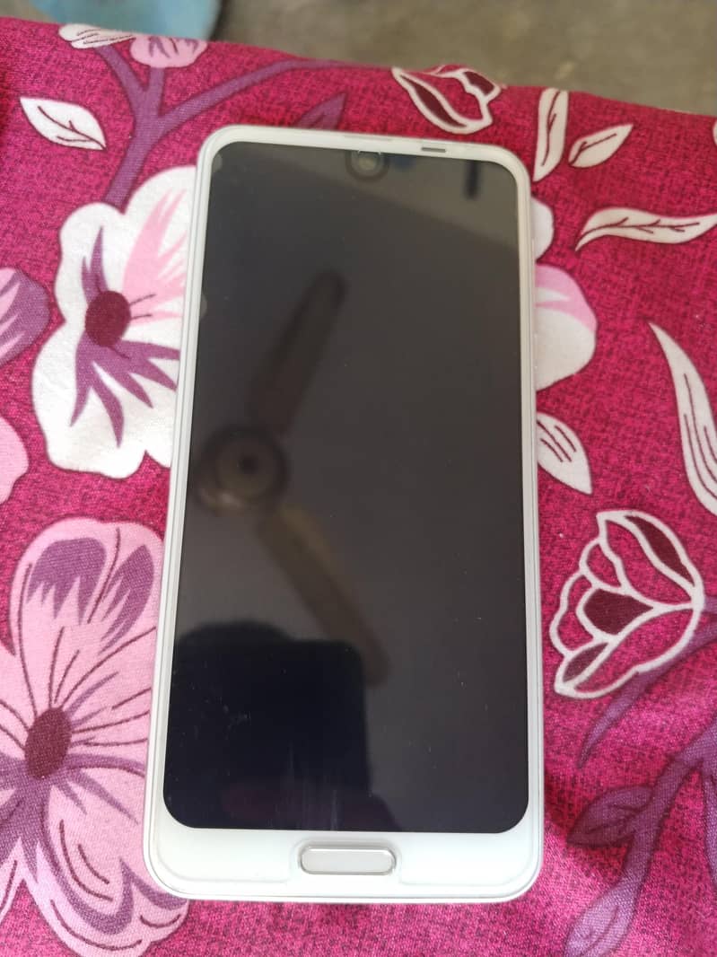 Sharp Aquos R2 3