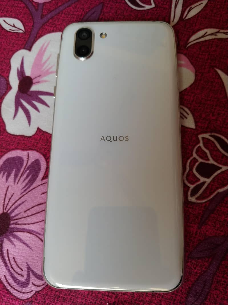 Sharp Aquos R2 6