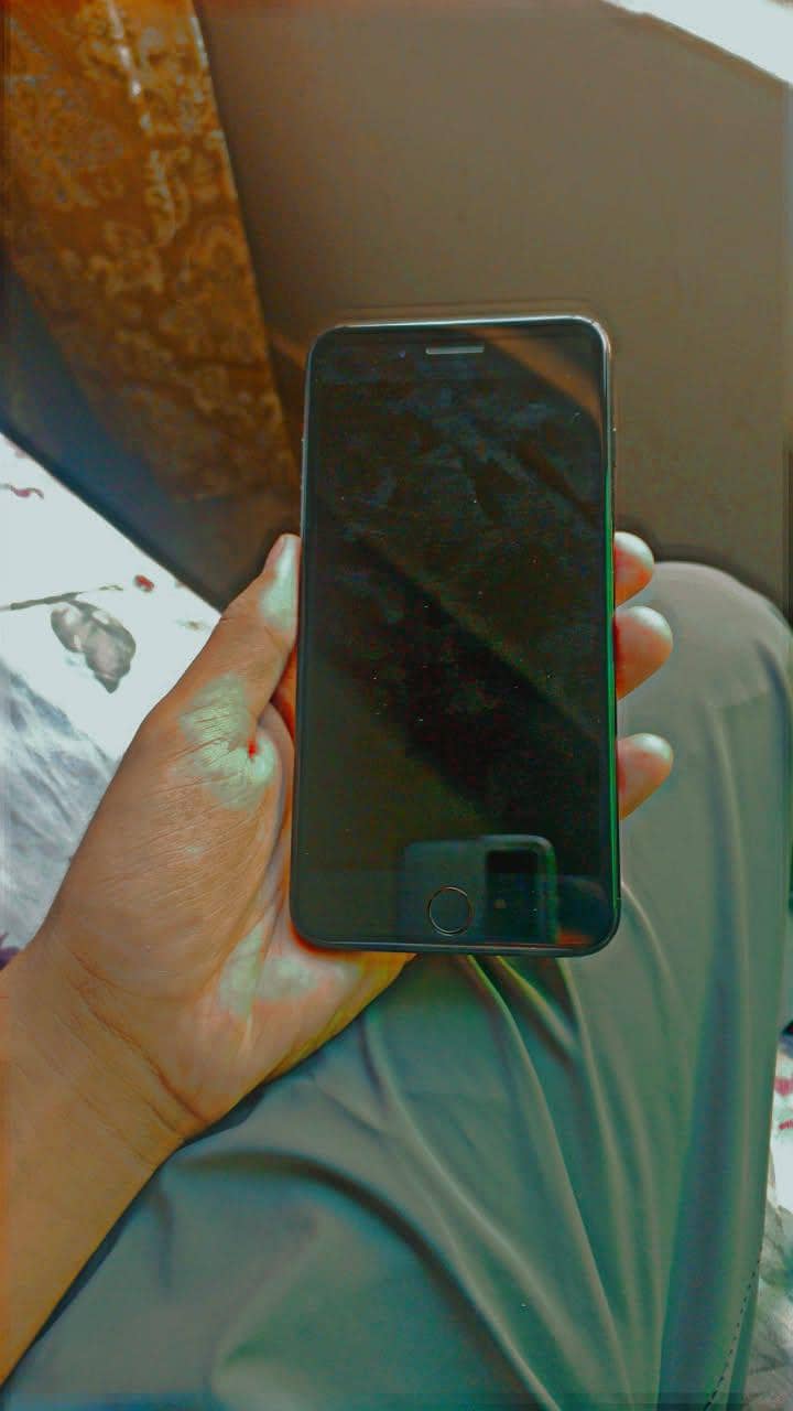 Apple iPhone 7 Plus 2