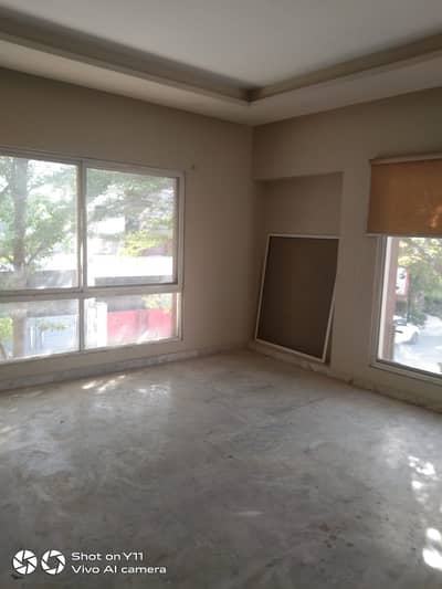 Canal road kheyaban colony 11 Marla lower porstion for rent 03018660465