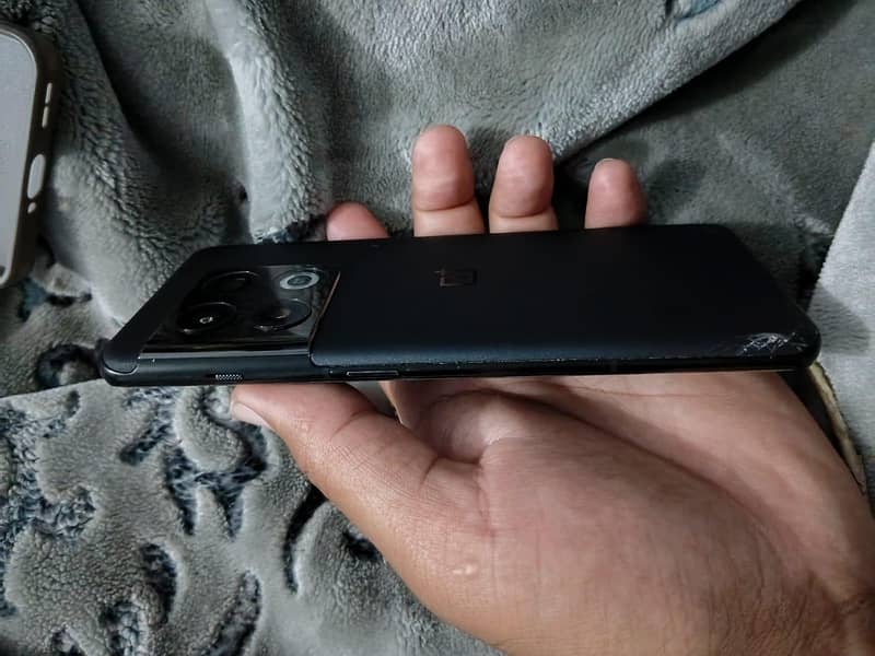 One Plus 10 Pro 4