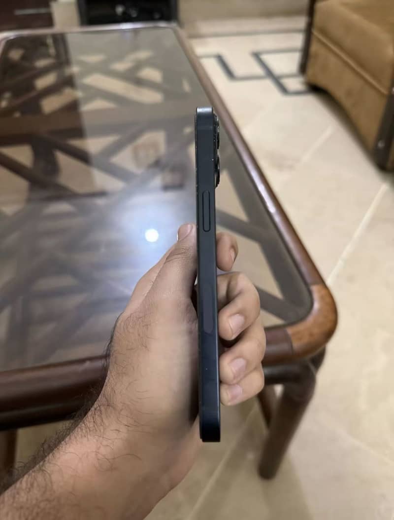 IPhone 13 3