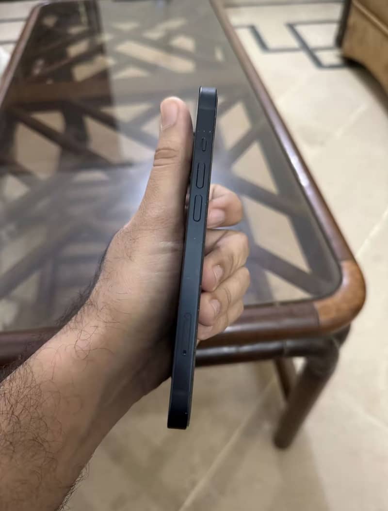 IPhone 13 4