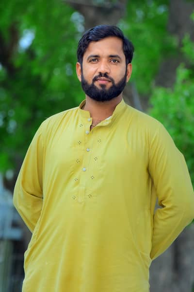 mujhe Kam k liy ik larky ki zrurt hai jheel park multan   03041063116