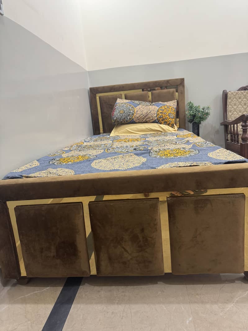 Single bed 0