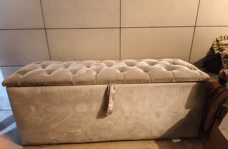 2 seater sethi with storage condition 9/10