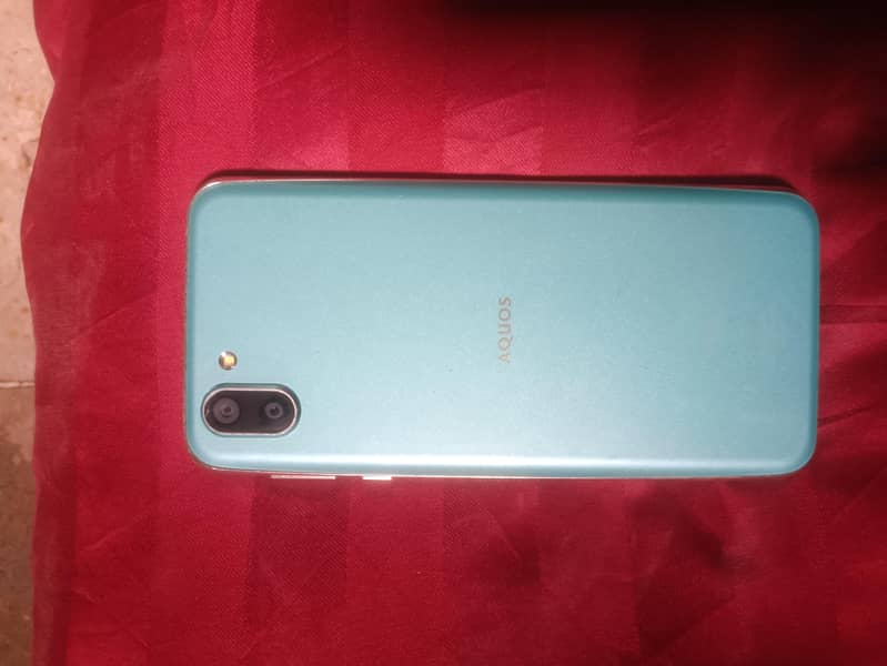 Sharp Aquos R2 1