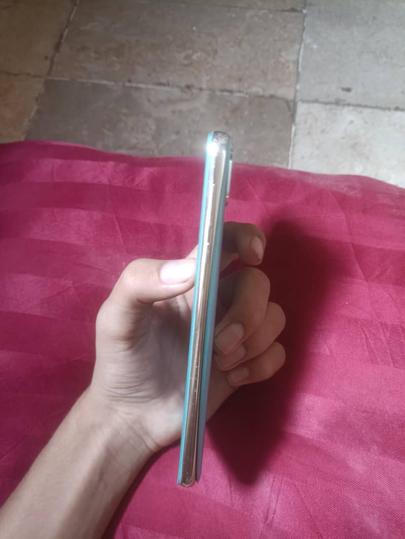 Sharp Aquos R2 3