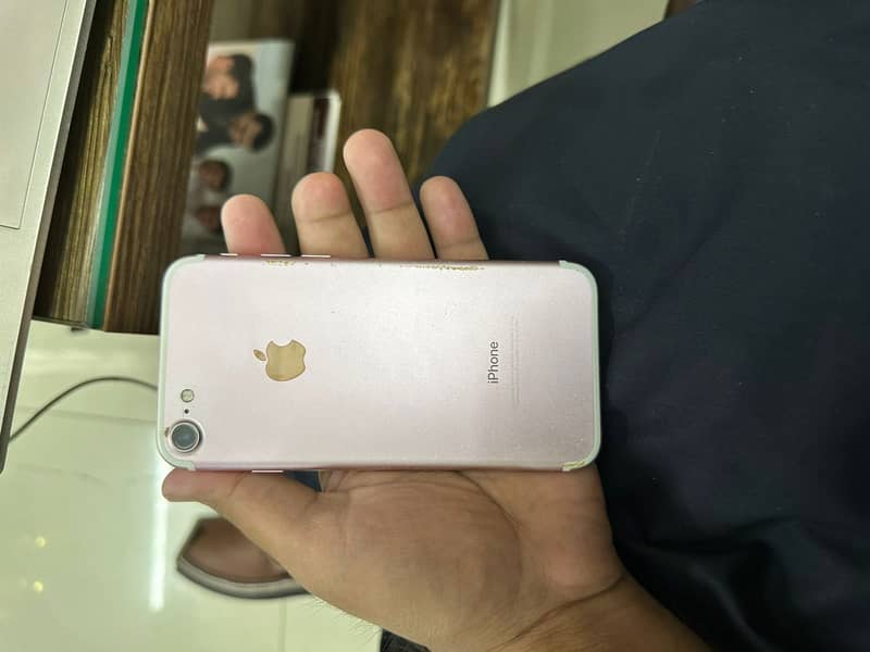 Apple iPhone 7 3