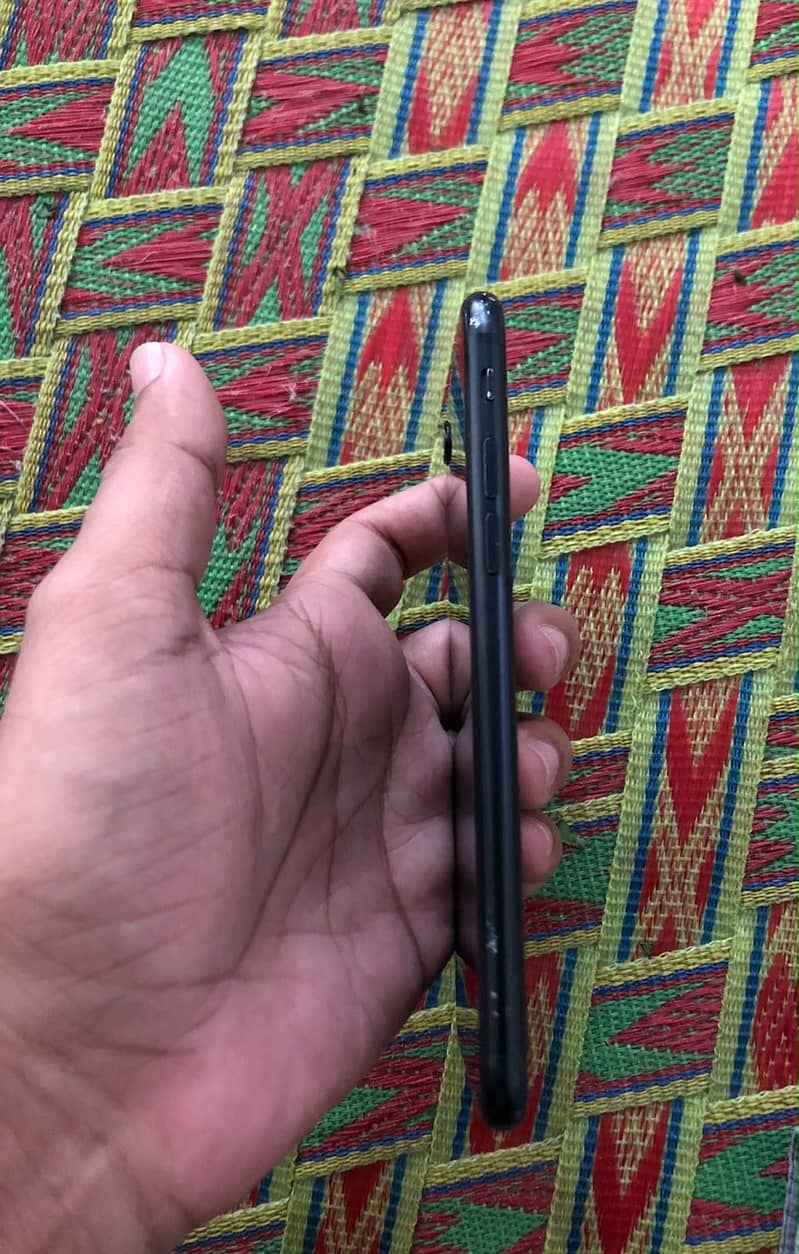 iPhone SE 3rd generation 4
