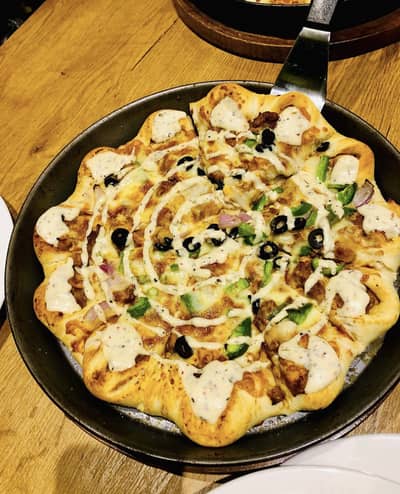 Pizza fast food cafe k liy karigar ,waiter ,Dishwasher Chaheay