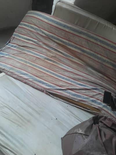 ek single or ek double bed ka mattres hai good condition