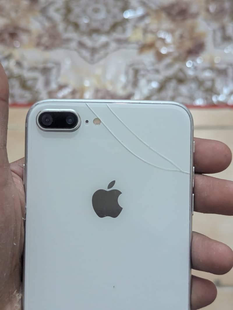 Apple iPhone 8 Plus 0
