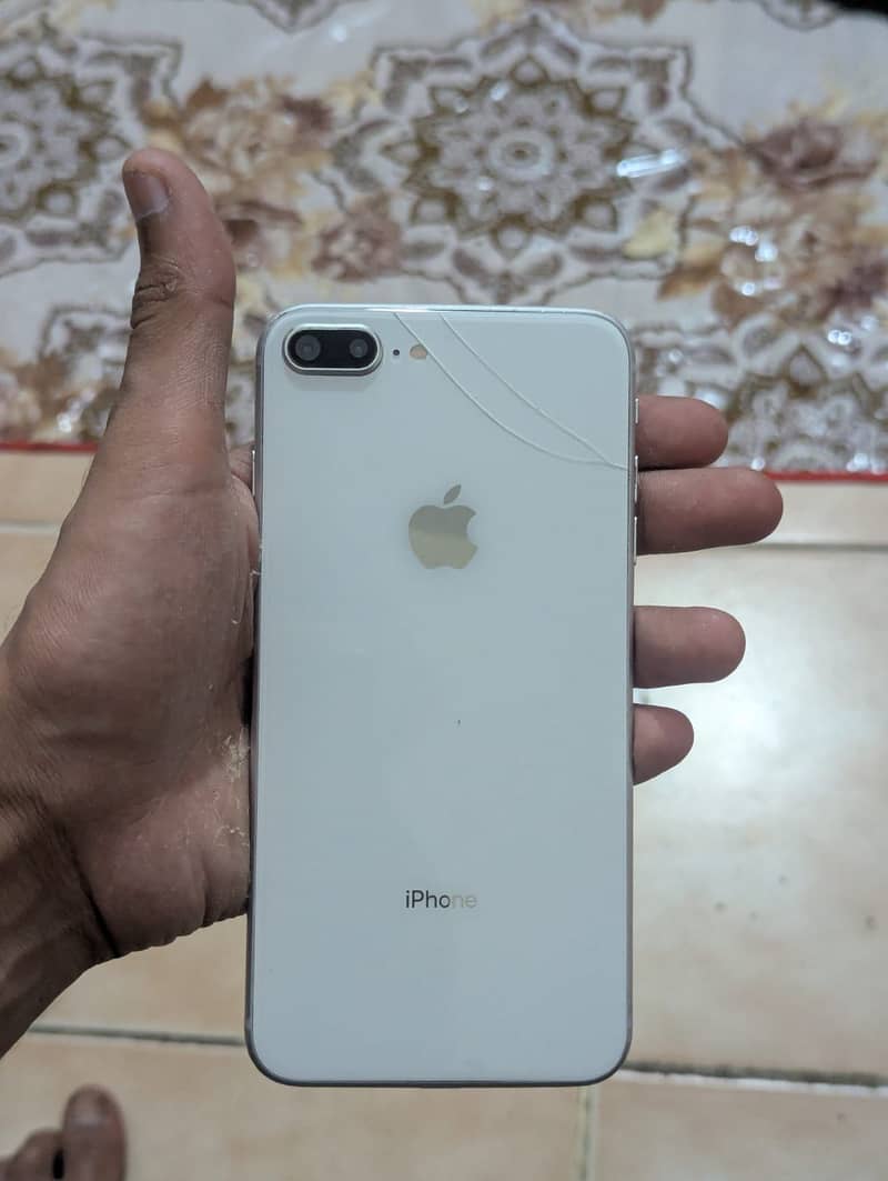Apple iPhone 8 Plus 1