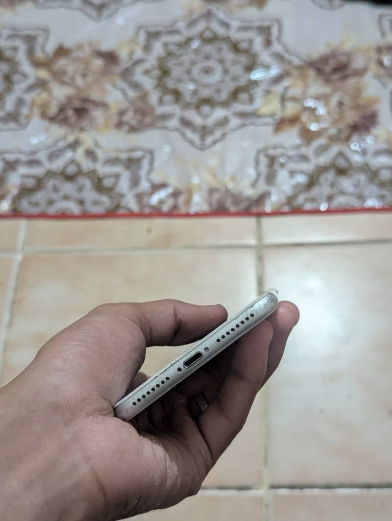 Apple iPhone 8 Plus 4