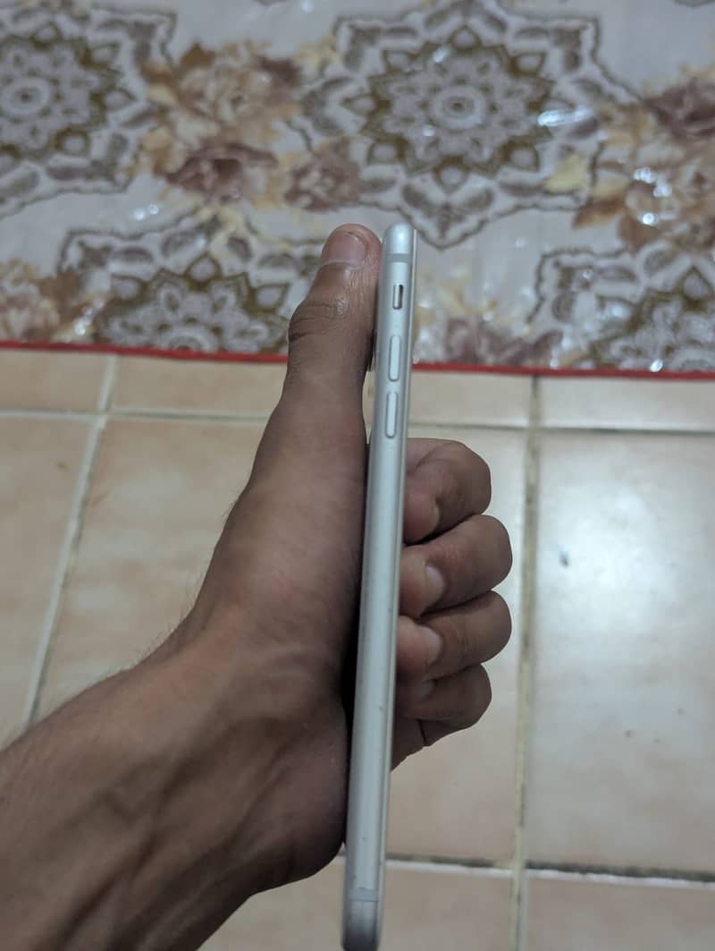 Apple iPhone 8 Plus 6