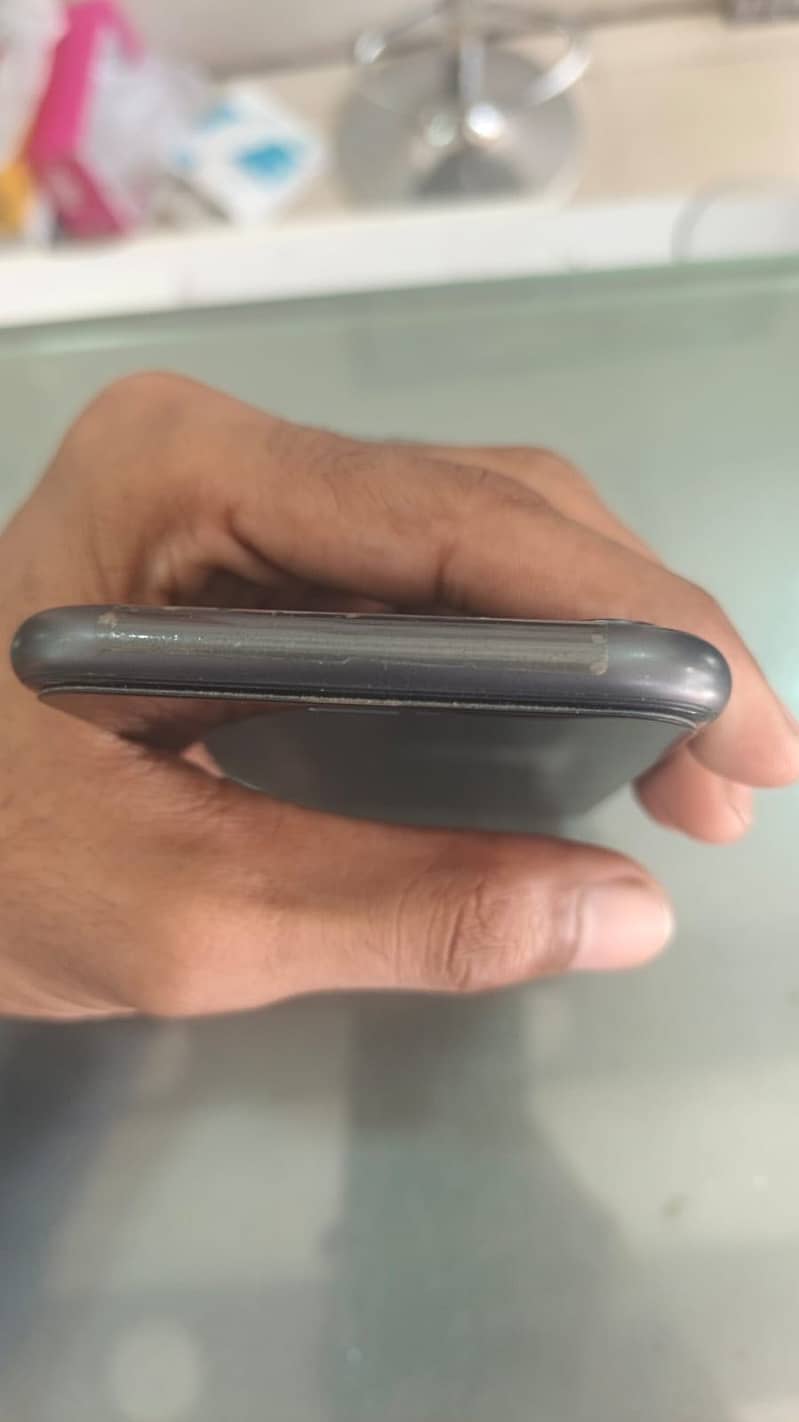 iPhone 11 3