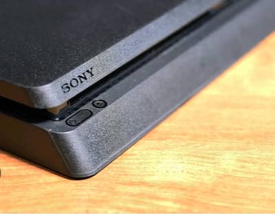 Sony PS4 Slim Used 500GB (Latest Update) + GTA V & Uncharted 4 CDs