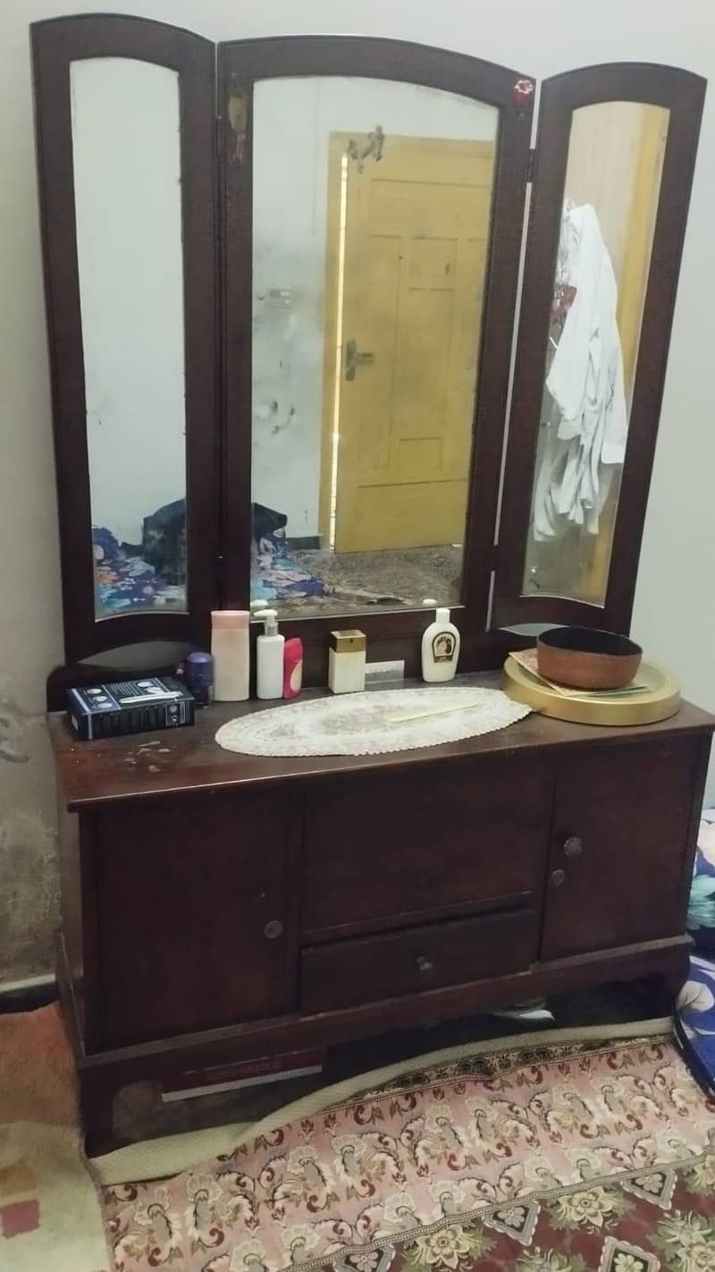 dressing table 0