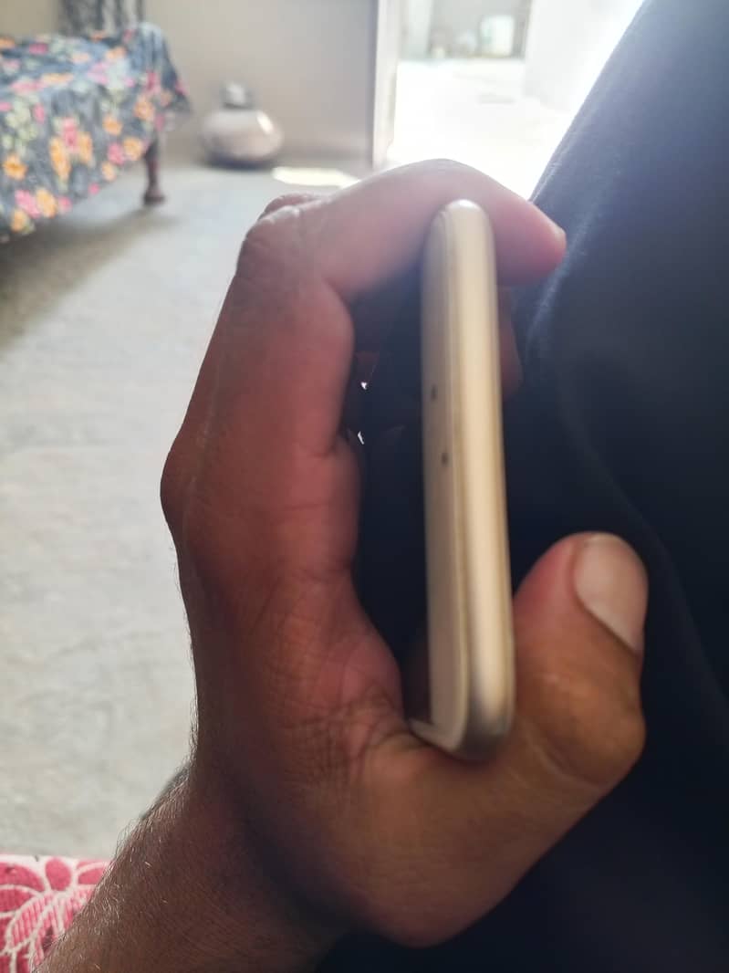 Apple iPhone 16 Plus 2