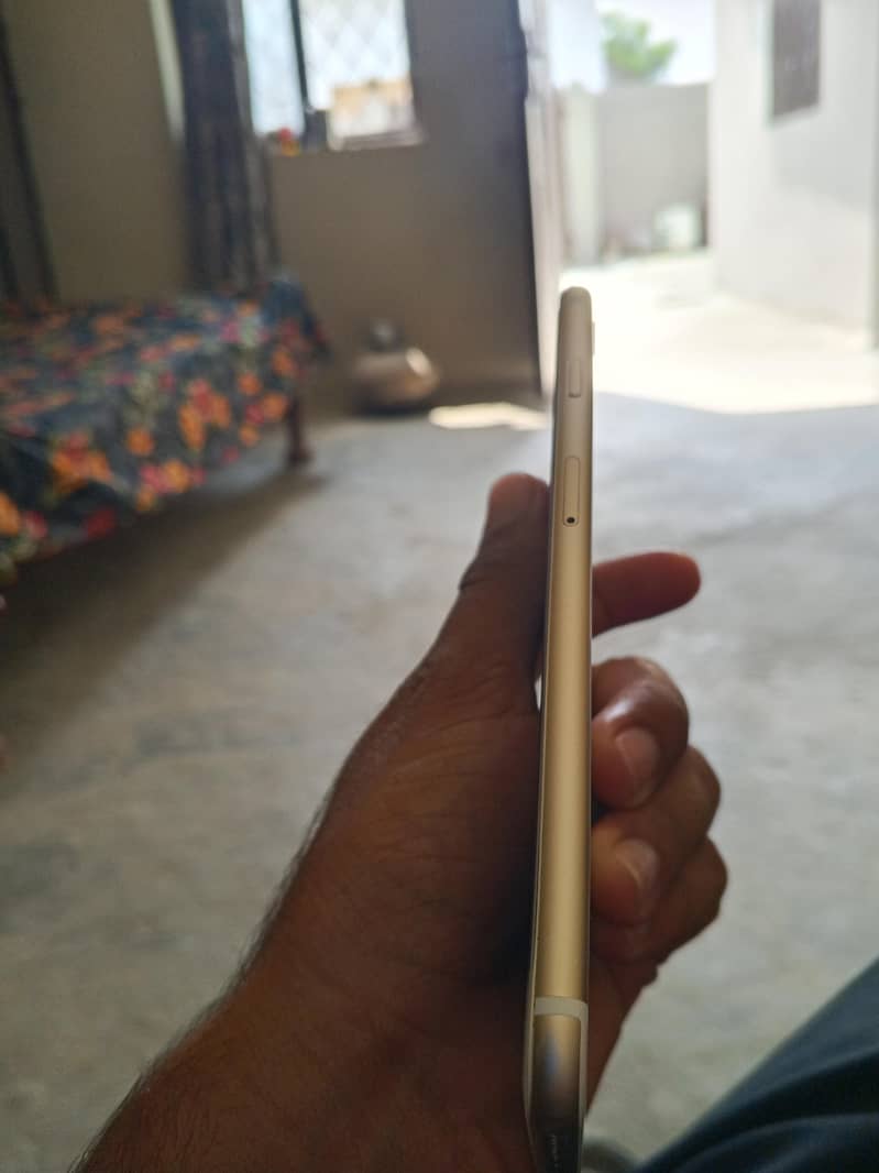 Apple iPhone 16 Plus 4