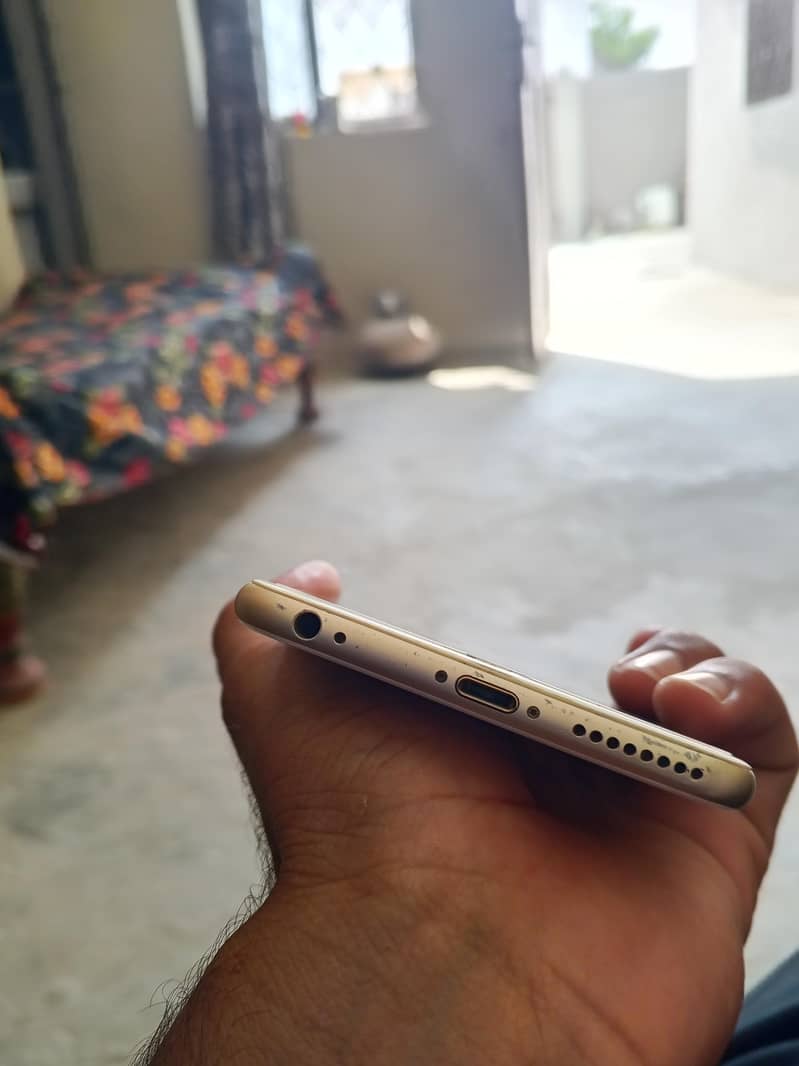 Apple iPhone 16 Plus 6