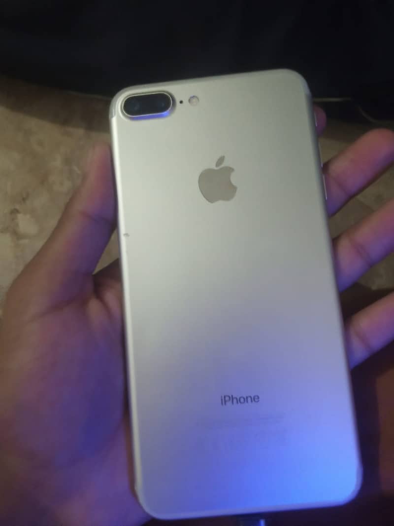 Apple iPhone 7 Plus 1