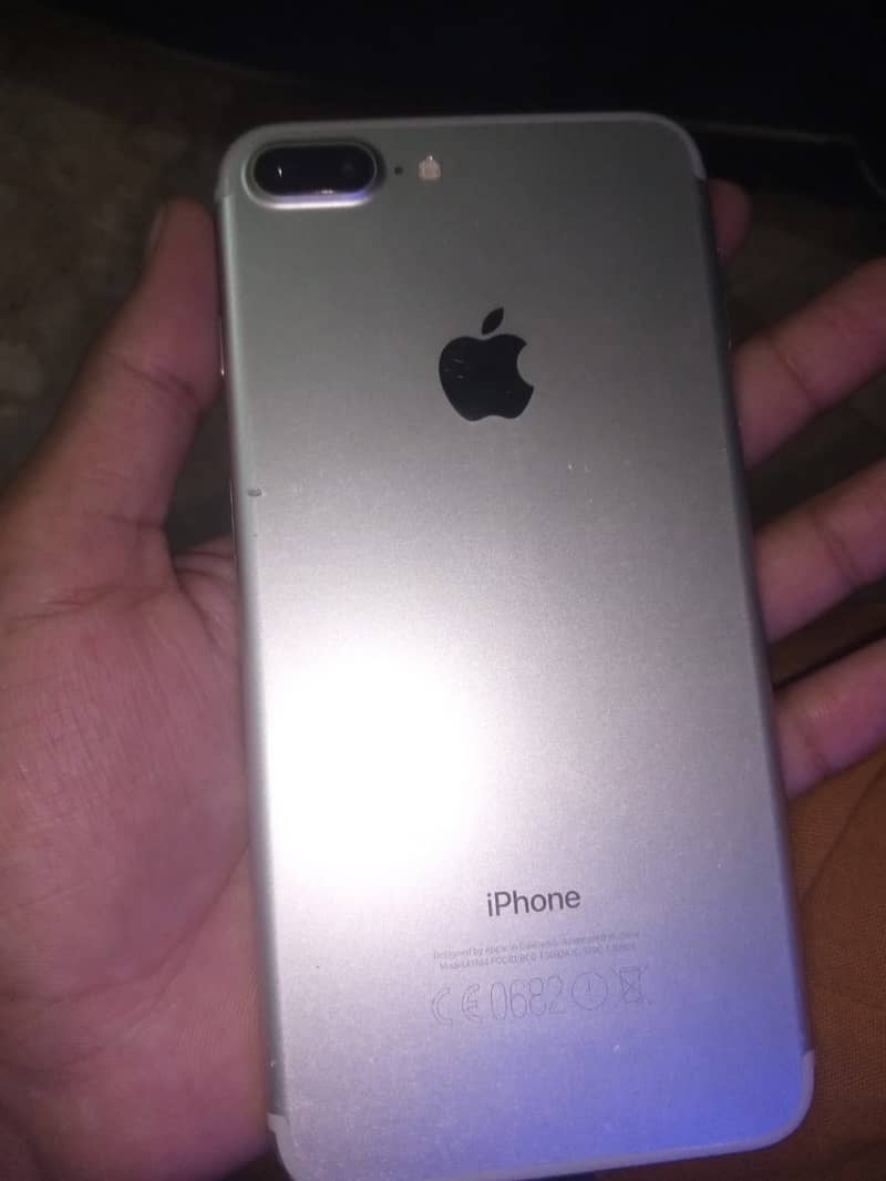 Apple iPhone 7 Plus 2