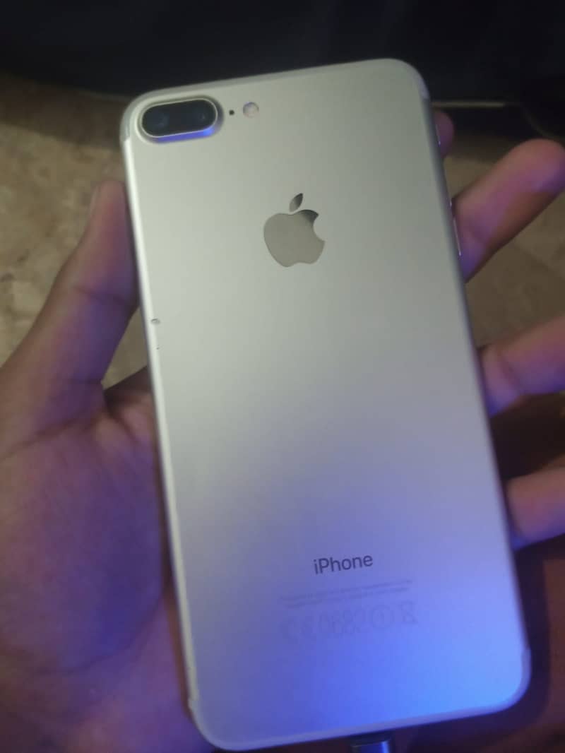 Apple iPhone 7 Plus 3