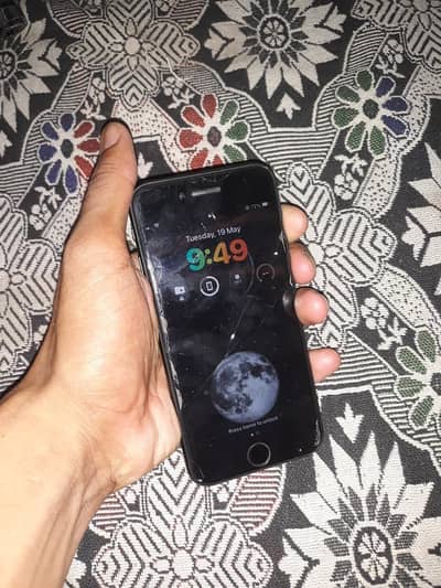 Apple iPhone SE