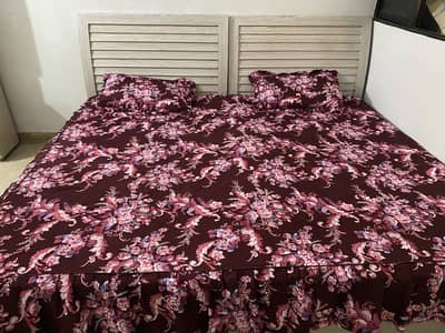 2 Single Wooden Beds with Matress
