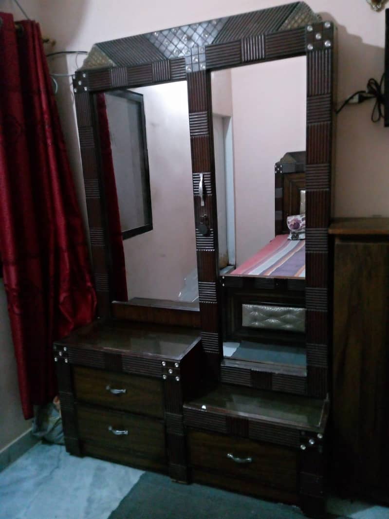 Dressing Table 0