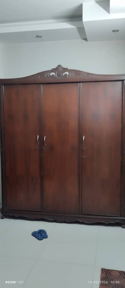 3 door cupboard