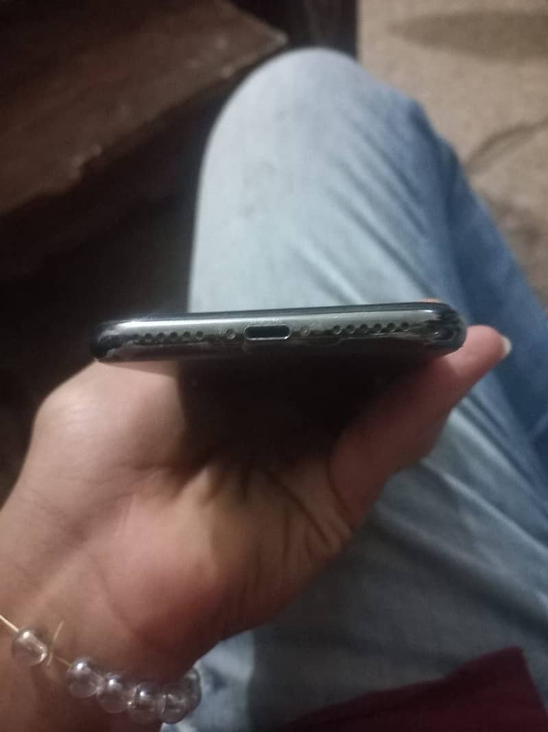 Apple iPhone X 3