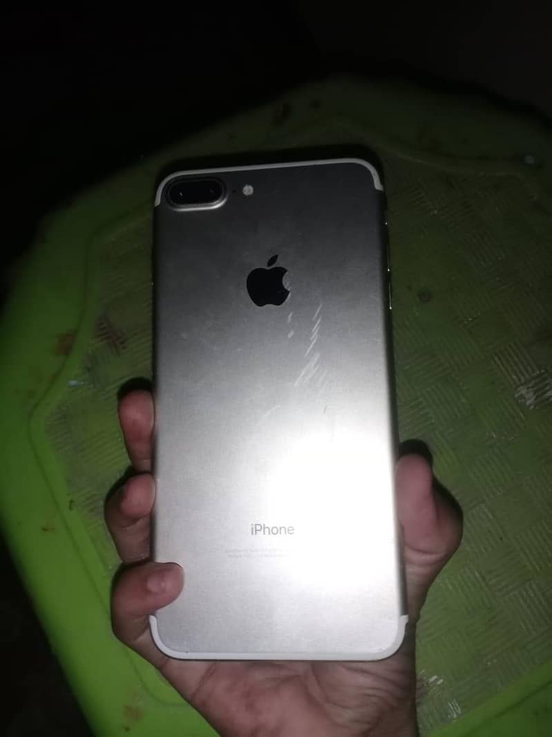 Apple iPhone 7 Plus 2