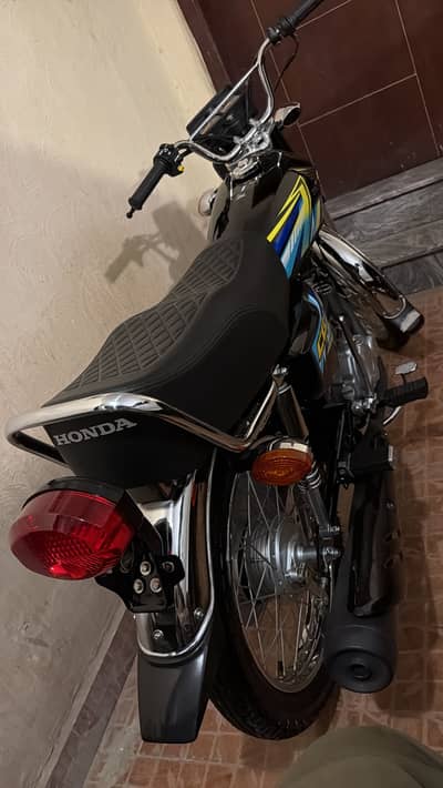 Honda cg 125 2026 model black 3300 km driven condition like brand new