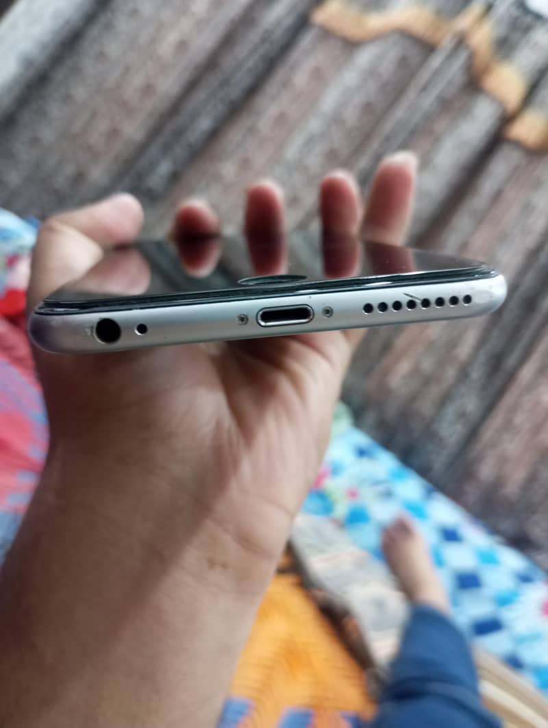Apple iPhone 6 Plus 3