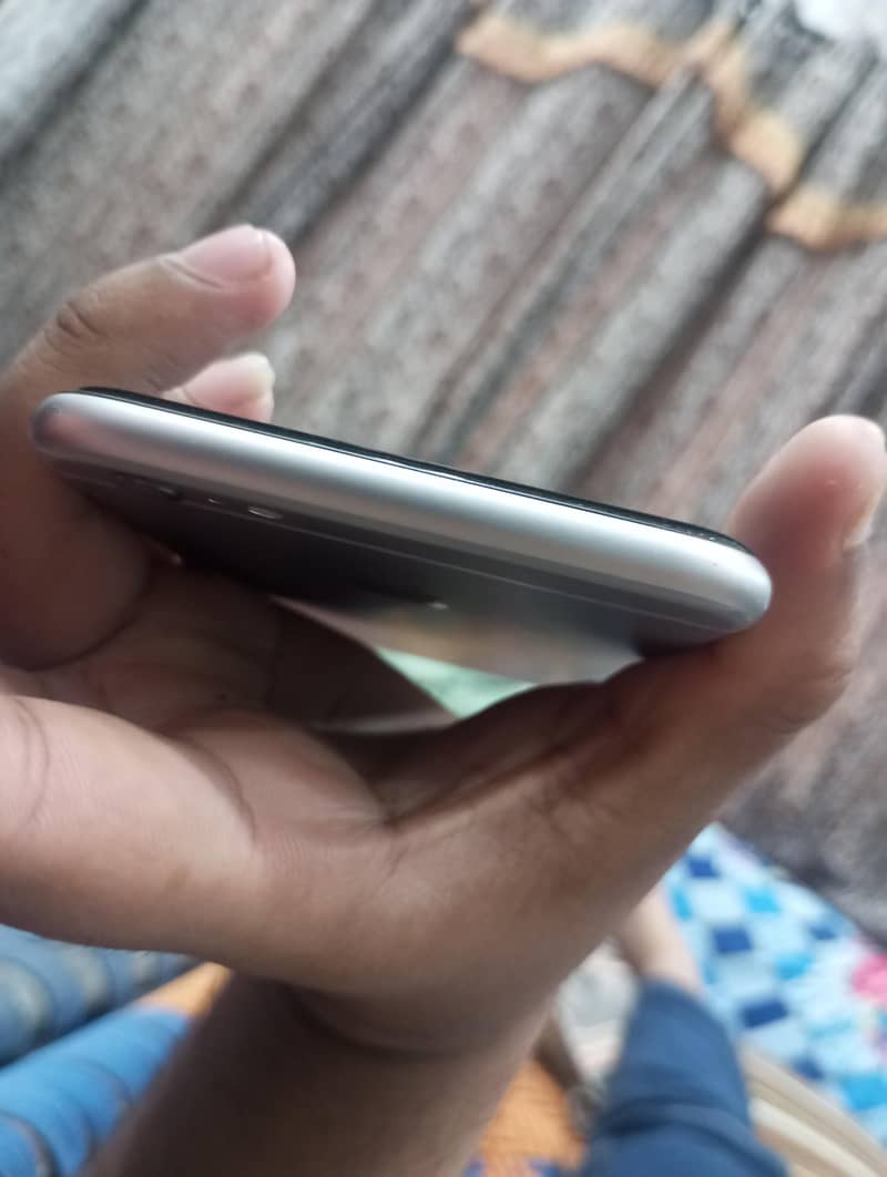 Apple iPhone 6 Plus 4