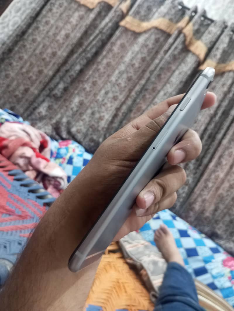 Apple iPhone 6 Plus 5