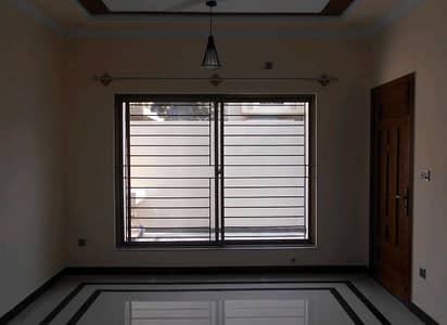 933 Square Yards House For sale In Beautiful F-8/3