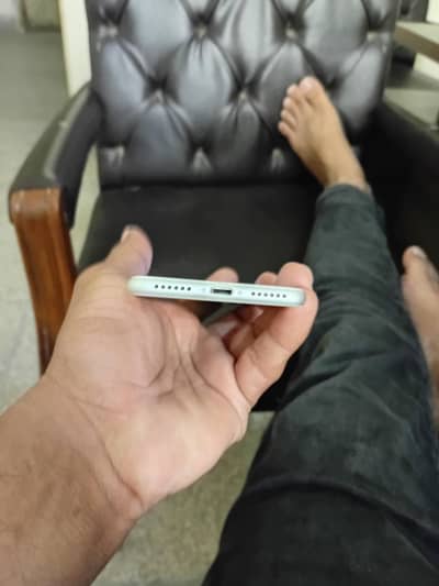 Apple iPhone 7 imported. 32 GB. slightly used. SIM working. 15000