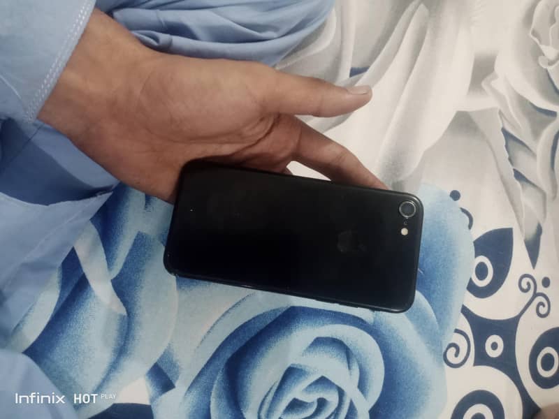 Apple iPhone 7 0
