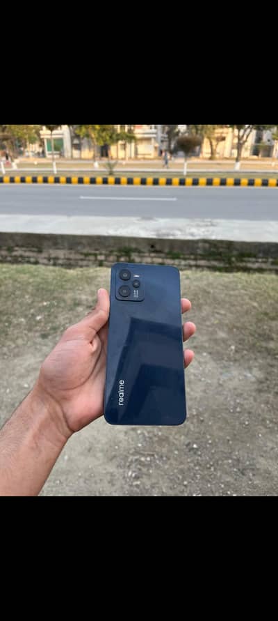 Realme C35