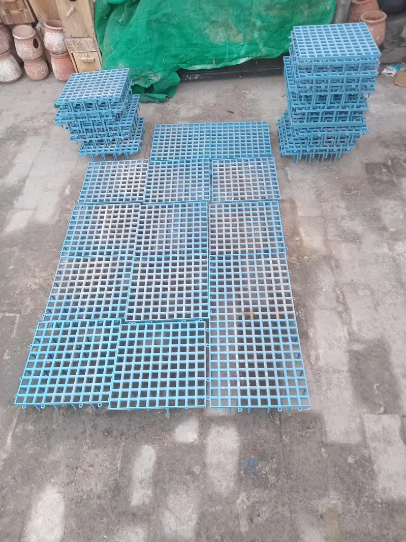 plastic floor for hens. goats etc — photo 2